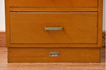 レトロ家具　昭和レトロ シンプルなデザインの縦型チェスト(引き出し、ドロワー)