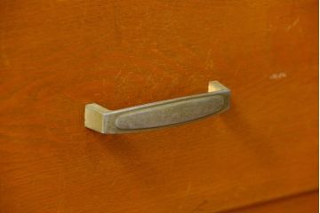 レトロ家具　昭和レトロ シンプルなデザインの縦型チェスト(引き出し、ドロワー)