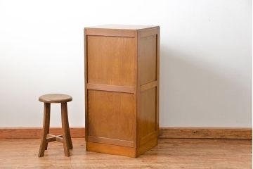 レトロ家具　昭和レトロ シンプルなデザインの縦型チェスト(引き出し、ドロワー)