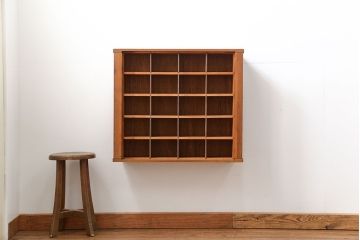 レトロ家具　昭和レトロ 1970年代　小振りな壁掛けマス目棚(飾り棚、ウォールラック)