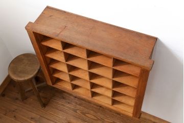 レトロ家具　昭和レトロ 1970年代　小振りな壁掛けマス目棚(飾り棚、ウォールラック)