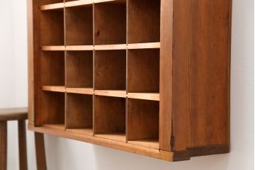 レトロ家具　昭和レトロ 1970年代　小振りな壁掛けマス目棚(飾り棚、ウォールラック)