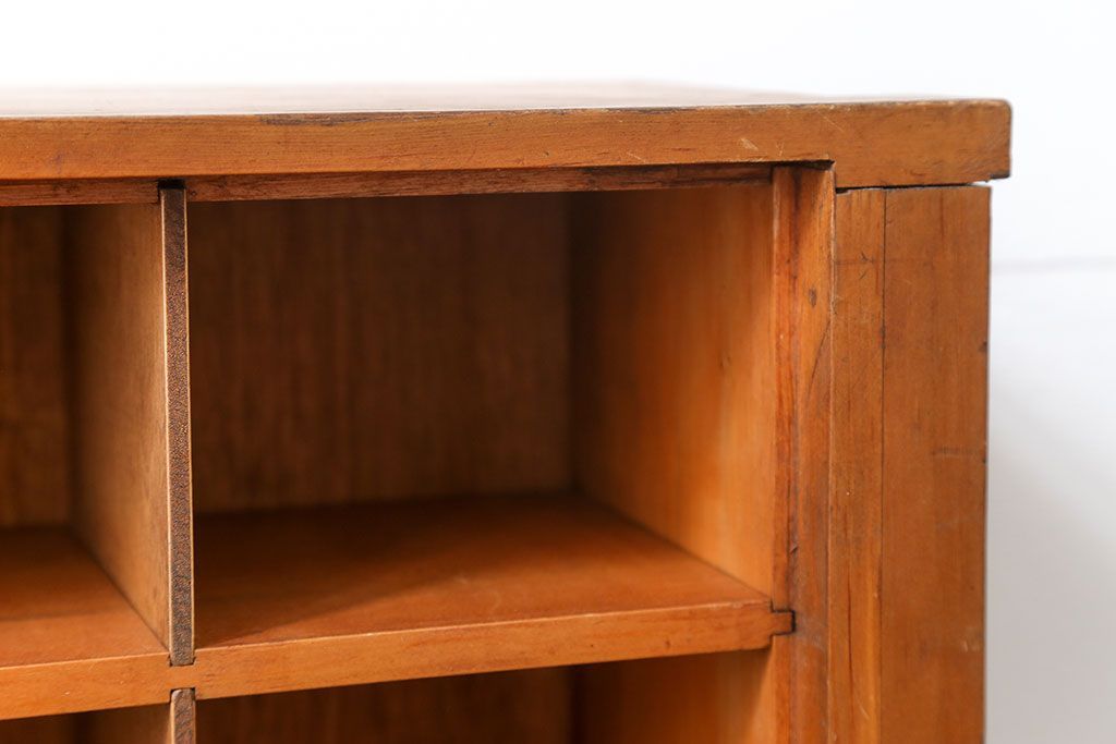 レトロ家具　昭和レトロ 1970年代　小振りな壁掛けマス目棚(飾り棚、ウォールラック)