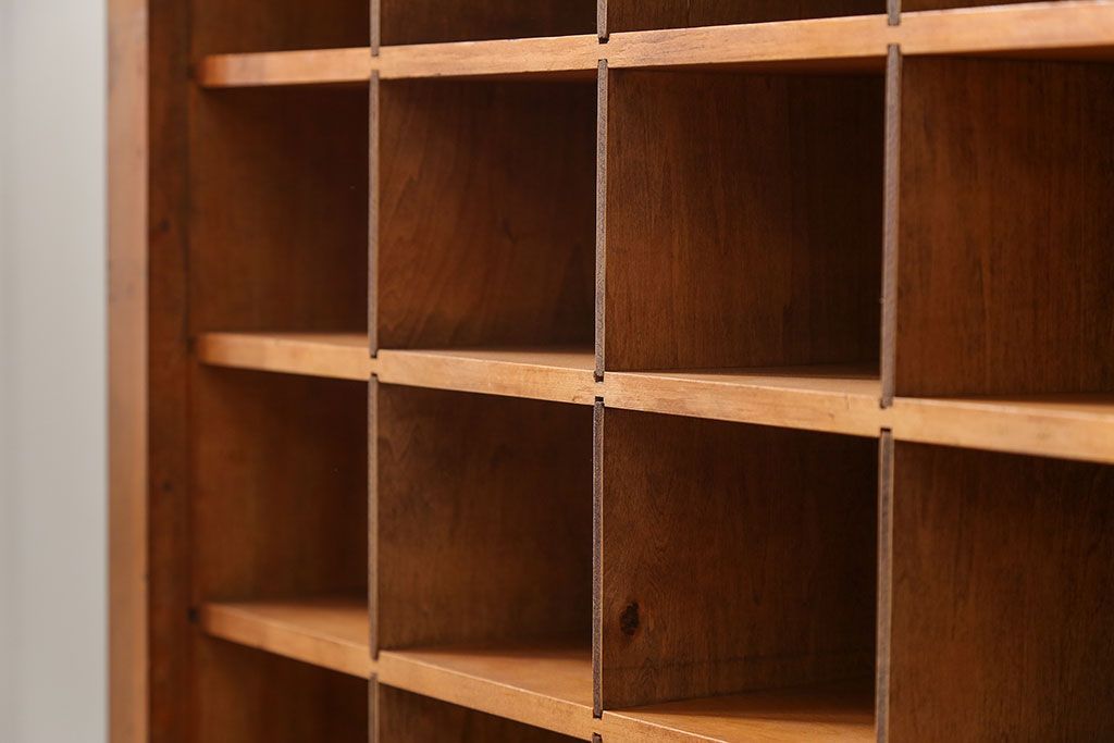 レトロ家具　昭和レトロ 1970年代　小振りな壁掛けマス目棚(飾り棚、ウォールラック)