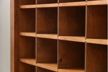 レトロ家具　昭和レトロ 1970年代　小振りな壁掛けマス目棚(飾り棚、ウォールラック)