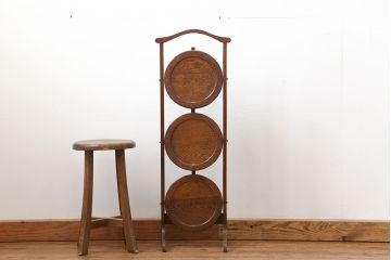 アンティーク家具　イギリスアンティーク オーク材　折り畳み式の小さな飾り棚(花台、スモールシェルフ、ケーキスタンド)