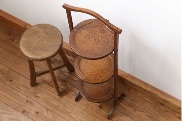 アンティーク家具　イギリスアンティーク オーク材　折り畳み式の小さな飾り棚(花台、スモールシェルフ、ケーキスタンド)