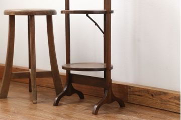 アンティーク家具　イギリスアンティーク オーク材　折り畳み式の小さな飾り棚(花台、スモールシェルフ、ケーキスタンド)