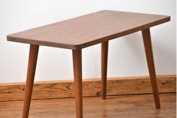 レトロ家具　アンティーク 天板一枚板!古材を使ったレトロなスクエア型センターテーブル(小)(1)