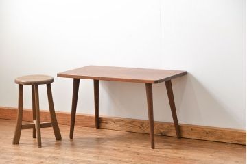 レトロ家具　昭和レトロ 天板一枚板!古材を使ったレトロなスクエア型アンティークセンターテーブル