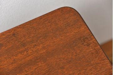 レトロ家具　昭和レトロ 天板一枚板!古材を使ったレトロなスクエア型アンティークセンターテーブル