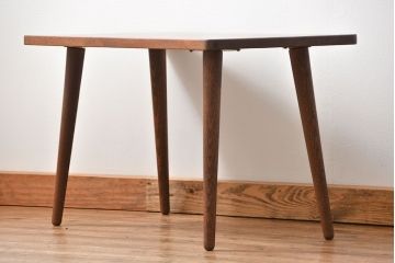 レトロ家具　昭和レトロ 天板一枚板!古材を使ったレトロなスクエア型アンティークセンターテーブル