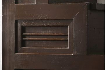 アンティーク家具　古民具・骨董 使い込まれた重厚な薄型階段箪笥(箱階段)