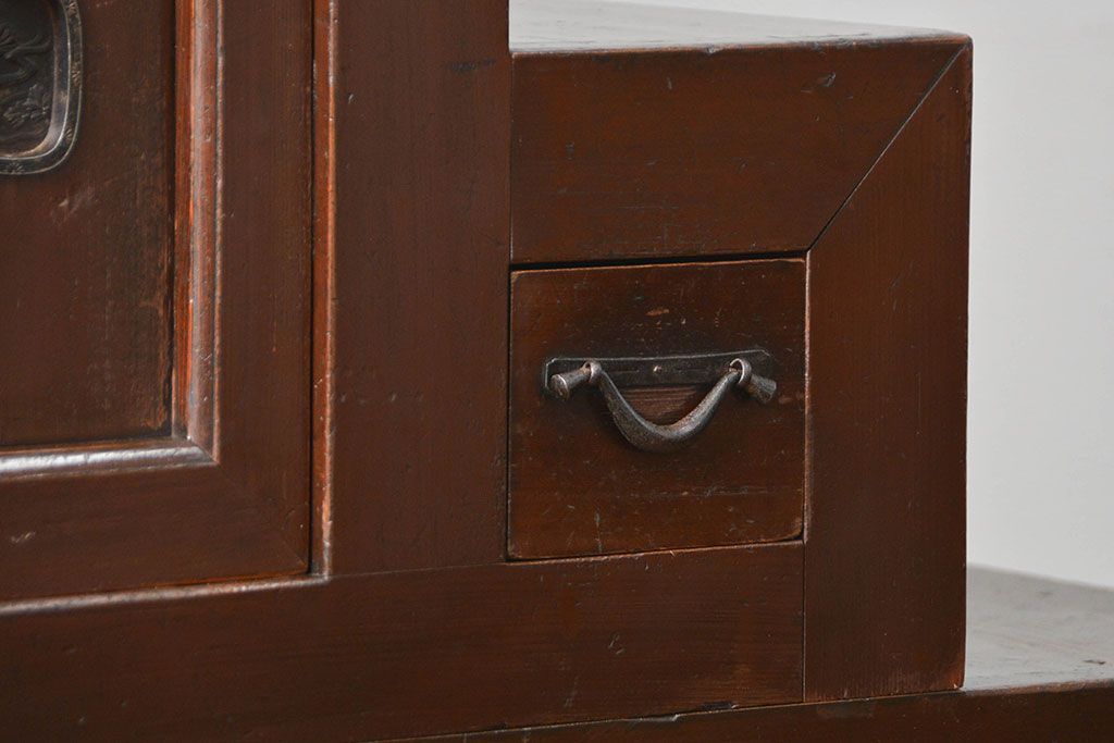 アンティーク家具　古民具・骨董 使い込まれた重厚な薄型階段箪笥(箱階段)