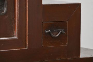 アンティーク家具　古民具・骨董 使い込まれた重厚な薄型階段箪笥(箱階段)