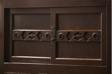 アンティーク家具　古民具・骨董 使い込まれた重厚な薄型階段箪笥(箱階段)