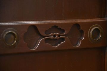 アンティーク家具　古民具・骨董 使い込まれた重厚な薄型階段箪笥(箱階段)