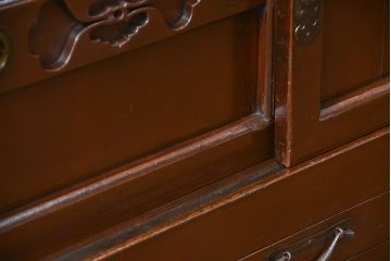 アンティーク家具　古民具・骨董 使い込まれた重厚な薄型階段箪笥(箱階段)