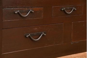 アンティーク家具　古民具・骨董 使い込まれた重厚な薄型階段箪笥(箱階段)