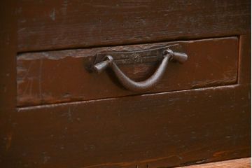 アンティーク家具　古民具・骨董 使い込まれた重厚な薄型階段箪笥(箱階段)