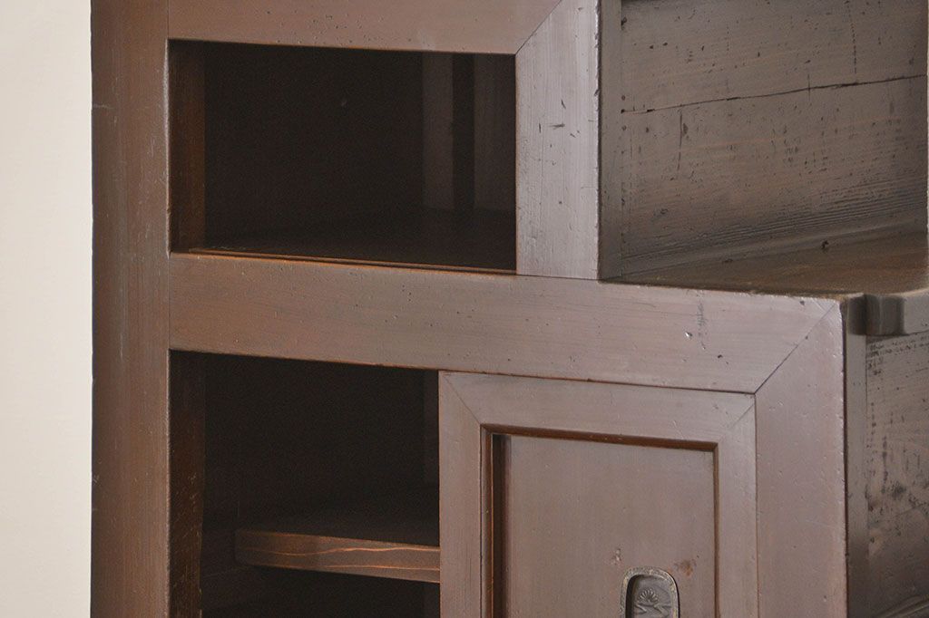 アンティーク家具　古民具・骨董 使い込まれた重厚な薄型階段箪笥(箱階段)