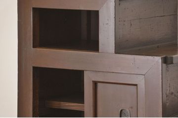 アンティーク家具　古民具・骨董 使い込まれた重厚な薄型階段箪笥(箱階段)