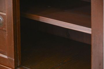 アンティーク家具　古民具・骨董 使い込まれた重厚な薄型階段箪笥(箱階段)