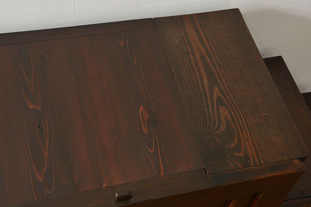 アンティーク家具　古民具・骨董 使い込まれた重厚な薄型階段箪笥(箱階段)