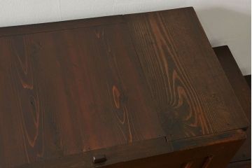 アンティーク家具　古民具・骨董 使い込まれた重厚な薄型階段箪笥(箱階段)