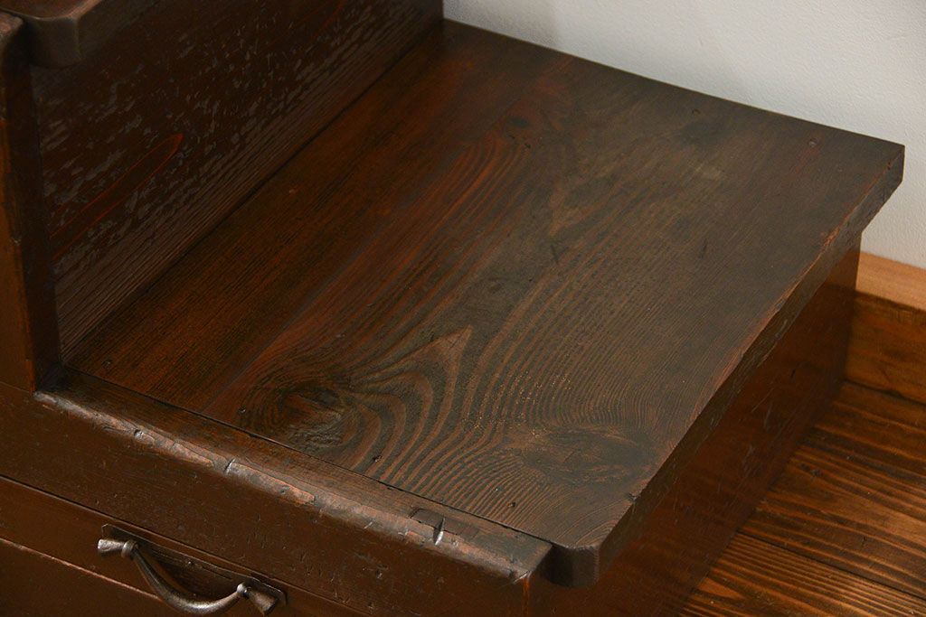 アンティーク家具　古民具・骨董 使い込まれた重厚な薄型階段箪笥(箱階段)