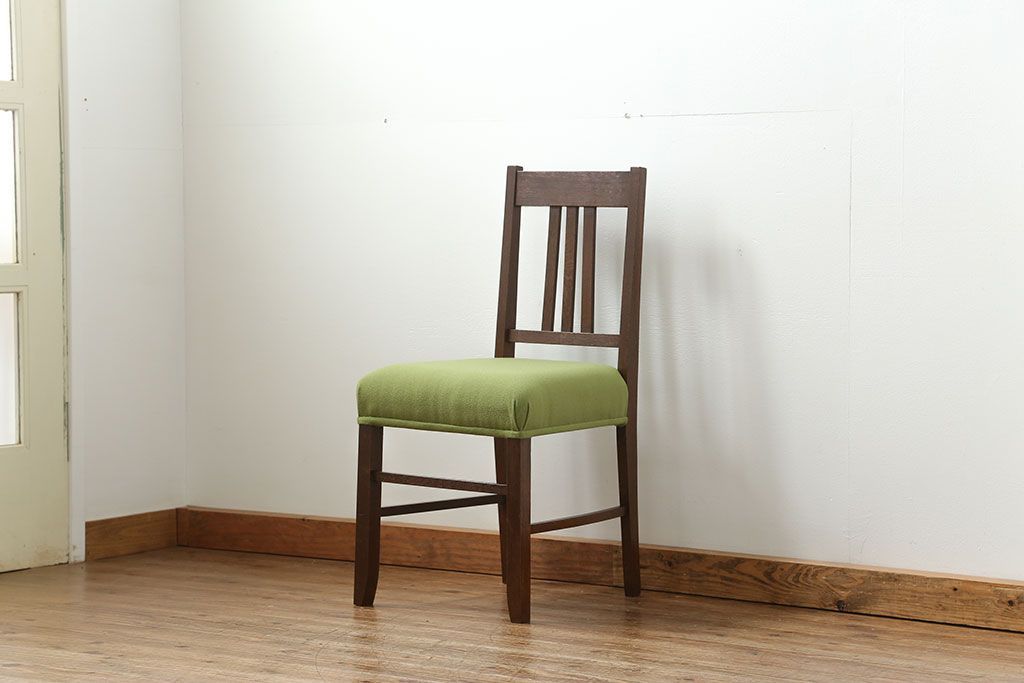 レトロ家具　アンティーク 古い木のレトロな椅子(イス、チェア)