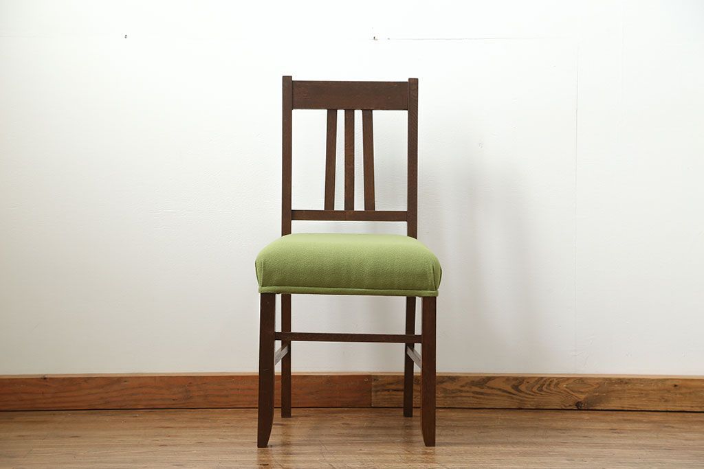 レトロ家具　アンティーク 古い木のレトロな椅子(イス、チェア)