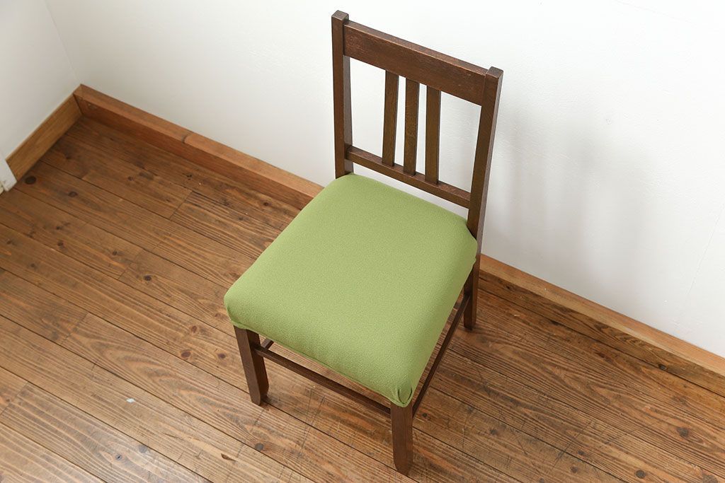 レトロ家具　アンティーク 古い木のレトロな椅子(イス、チェア)