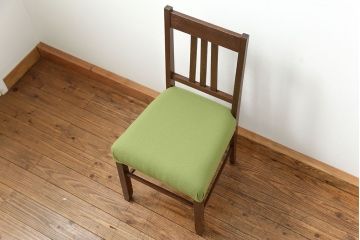 レトロ家具　アンティーク 古い木のレトロな椅子(イス、チェア)