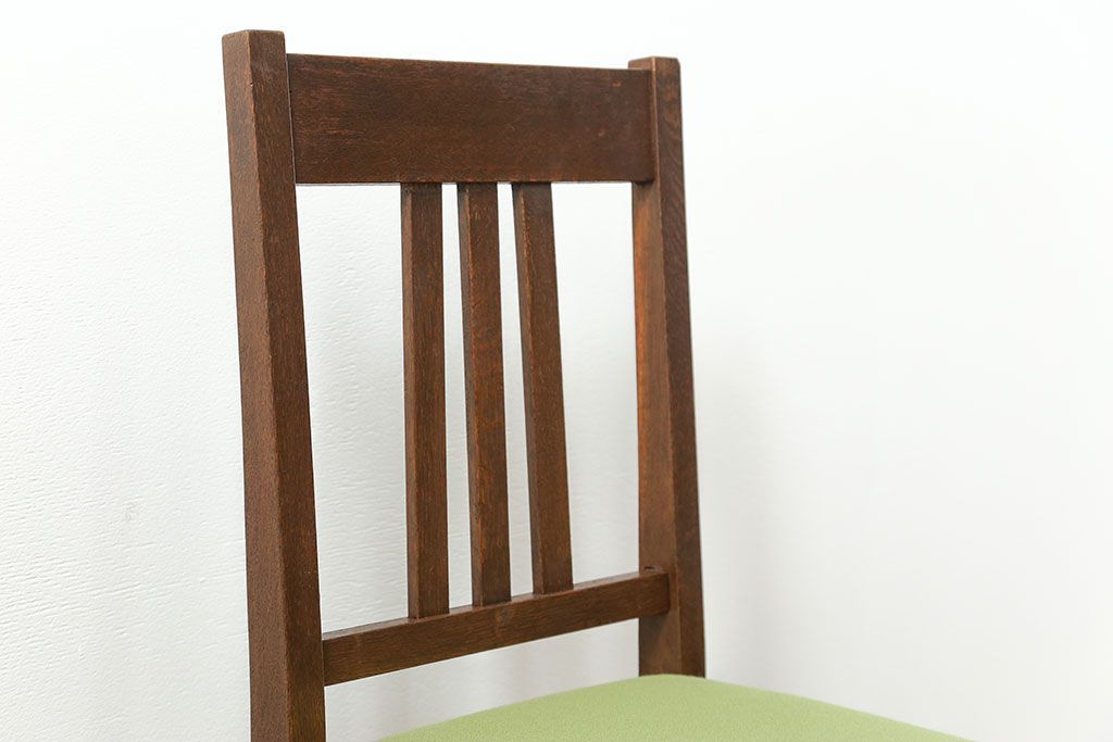 レトロ家具　アンティーク 古い木のレトロな椅子(イス、チェア)