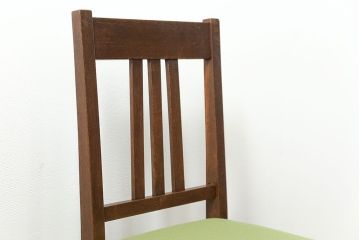 レトロ家具　アンティーク 古い木のレトロな椅子(イス、チェア)