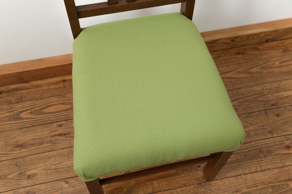 レトロ家具　アンティーク 古い木のレトロな椅子(イス、チェア)