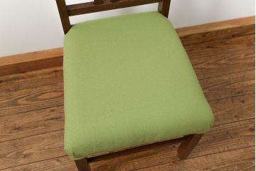 レトロ家具　アンティーク 古い木のレトロな椅子(イス、チェア)