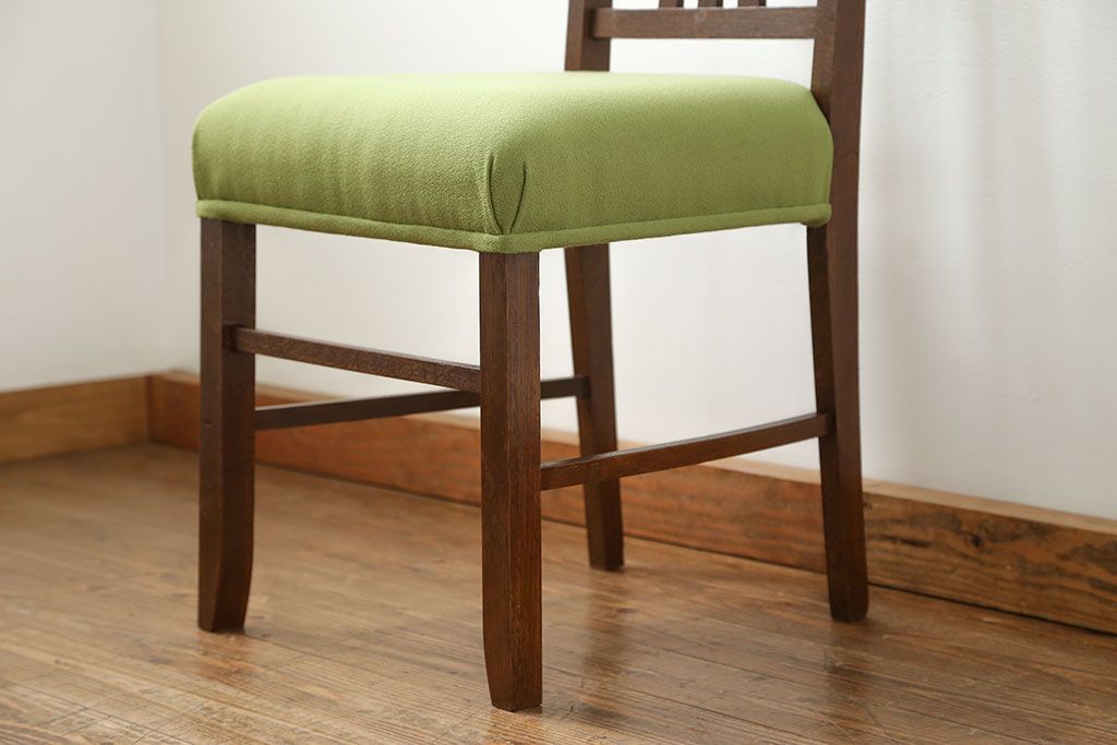 レトロ家具　アンティーク 古い木のレトロな椅子(イス、チェア)