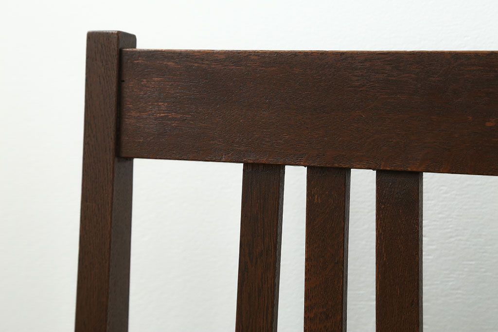 レトロ家具　アンティーク 古い木のレトロな椅子(イス、チェア)