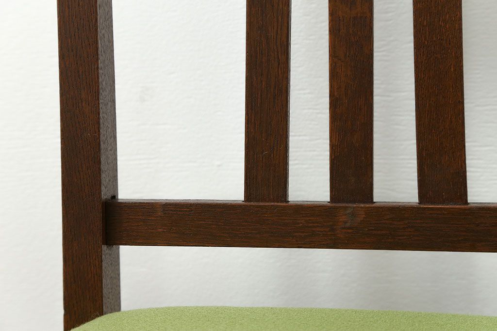 レトロ家具　アンティーク 古い木のレトロな椅子(イス、チェア)