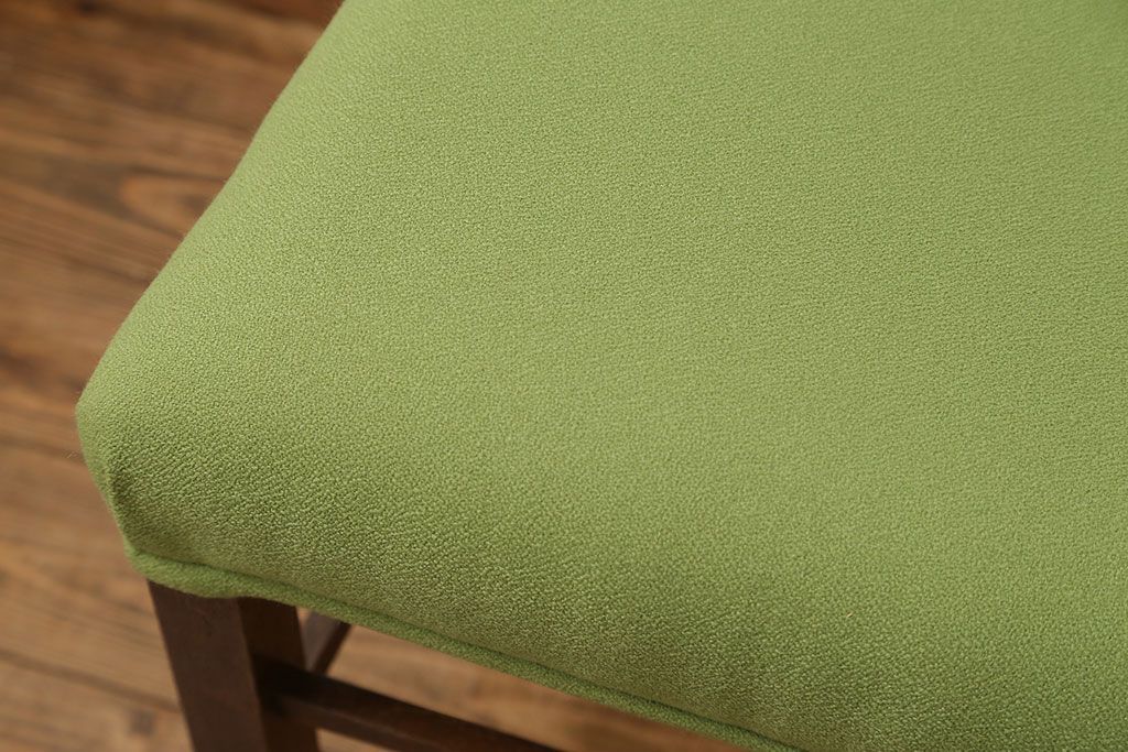 レトロ家具　アンティーク 古い木のレトロな椅子(イス、チェア)