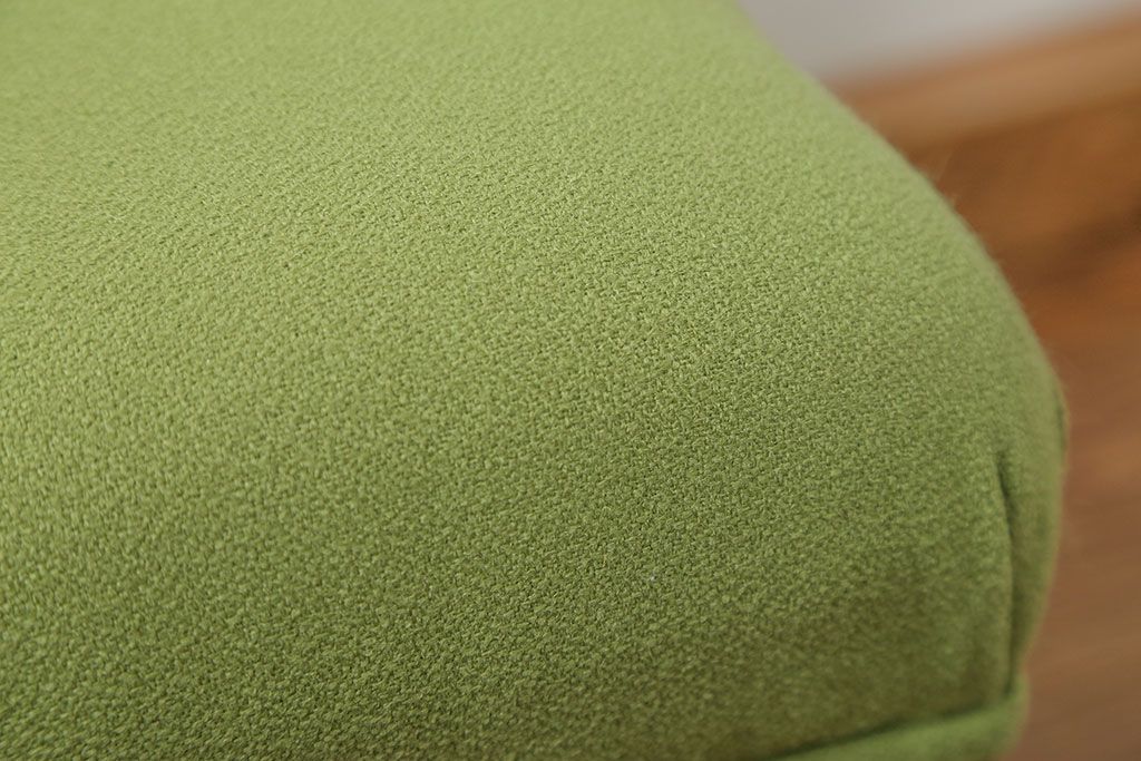 レトロ家具　アンティーク 古い木のレトロな椅子(イス、チェア)