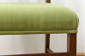 レトロ家具　アンティーク 古い木のレトロな椅子(イス、チェア)