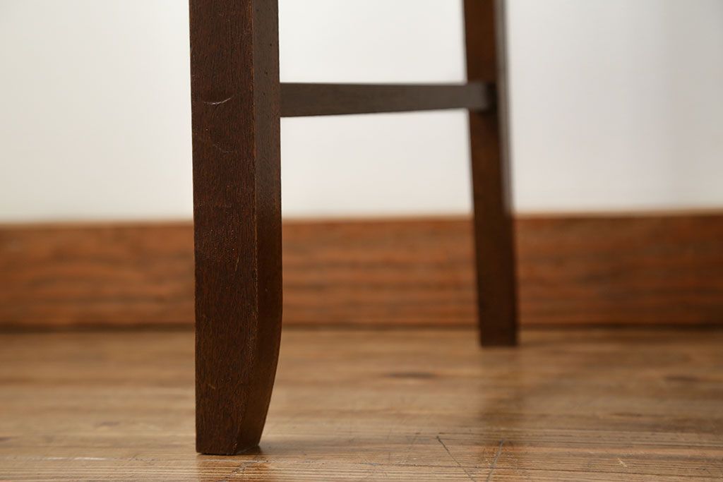レトロ家具　アンティーク 古い木のレトロな椅子(イス、チェア)