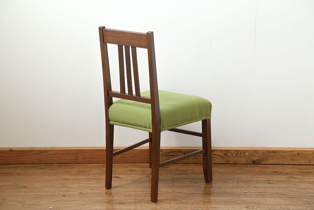 レトロ家具　アンティーク 古い木のレトロな椅子(イス、チェア)