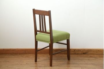 レトロ家具　アンティーク 古い木のレトロな椅子(イス、チェア)