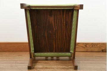 レトロ家具　アンティーク 古い木のレトロな椅子(イス、チェア)