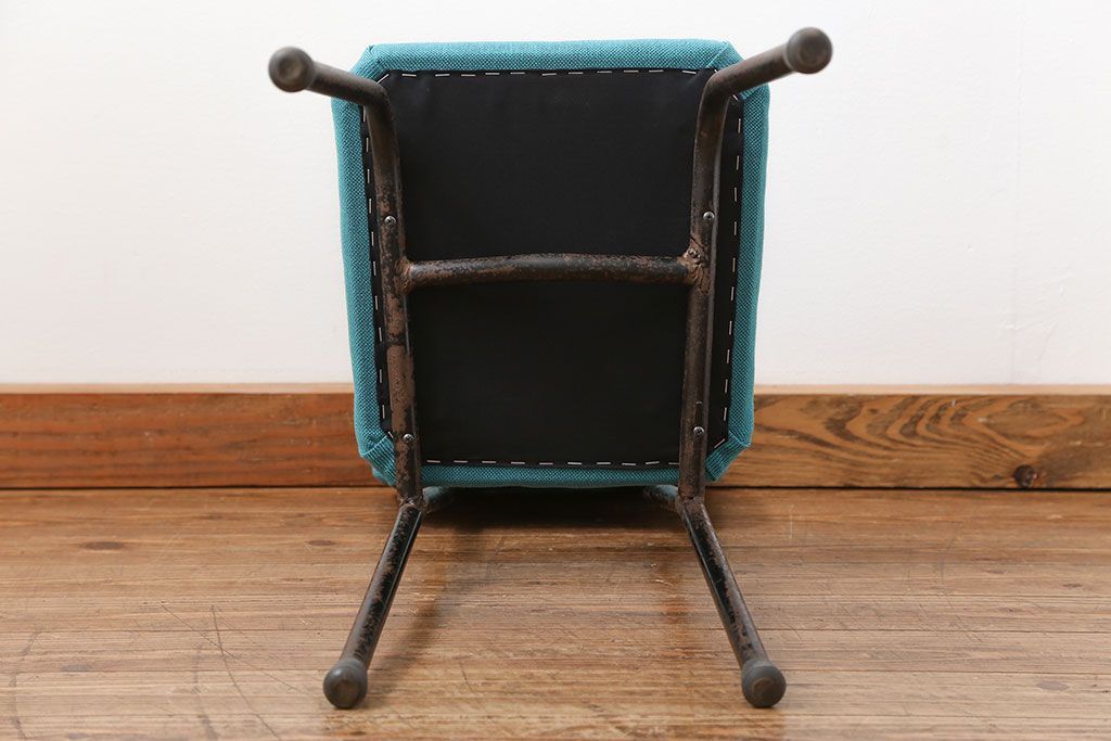 レトロ家具　昭和レトロ ファブリック座面の鉄脚チェア1脚(イス、椅子)