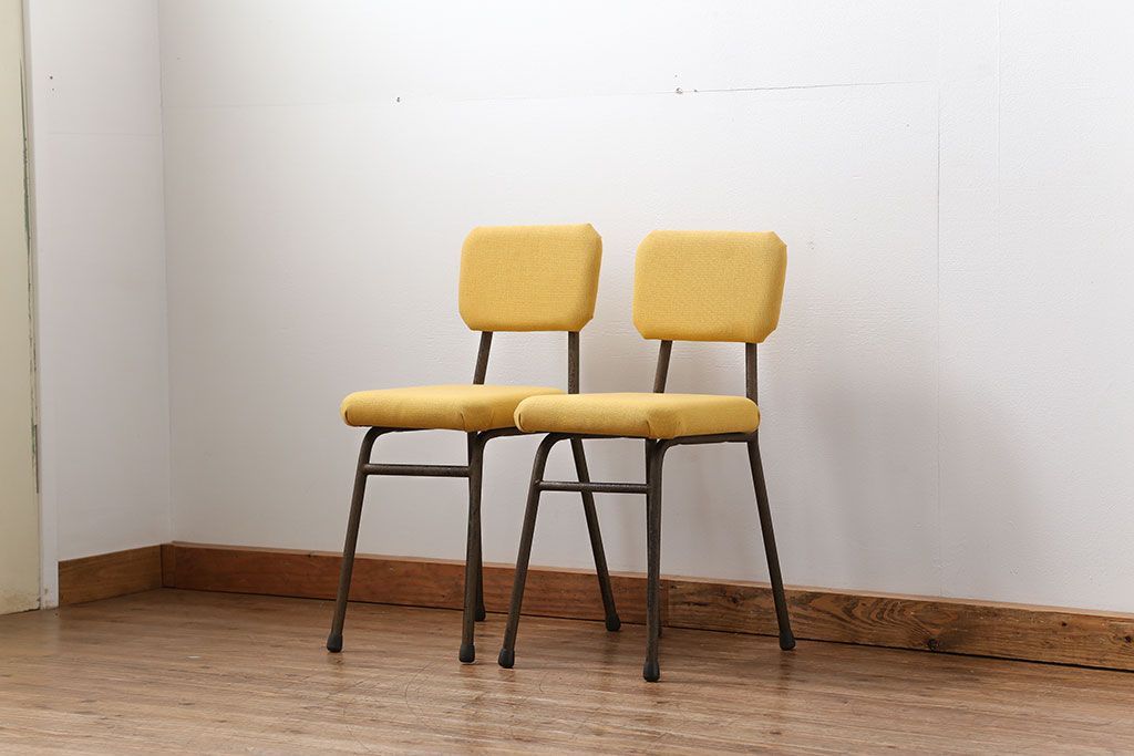 レトロ家具　昭和レトロ ファブリック座面の鉄脚チェア2脚セット(1)(イス、椅子)